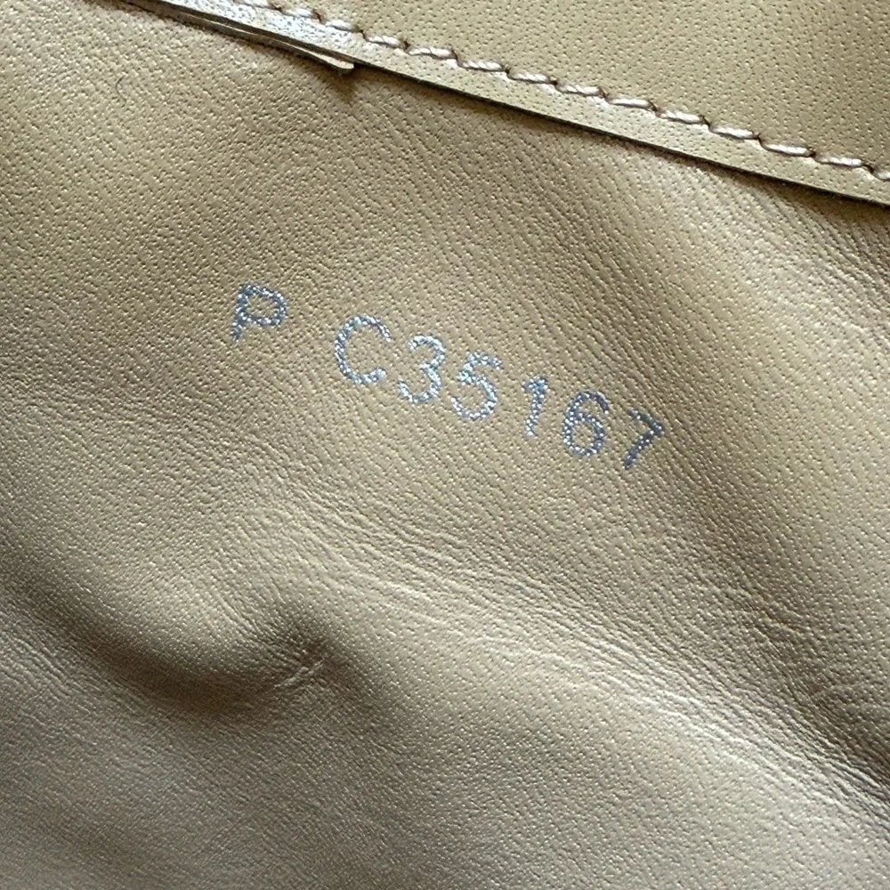 CHANEL fold-over flat ankle boots in lambskin leather - Picture 7 of 10